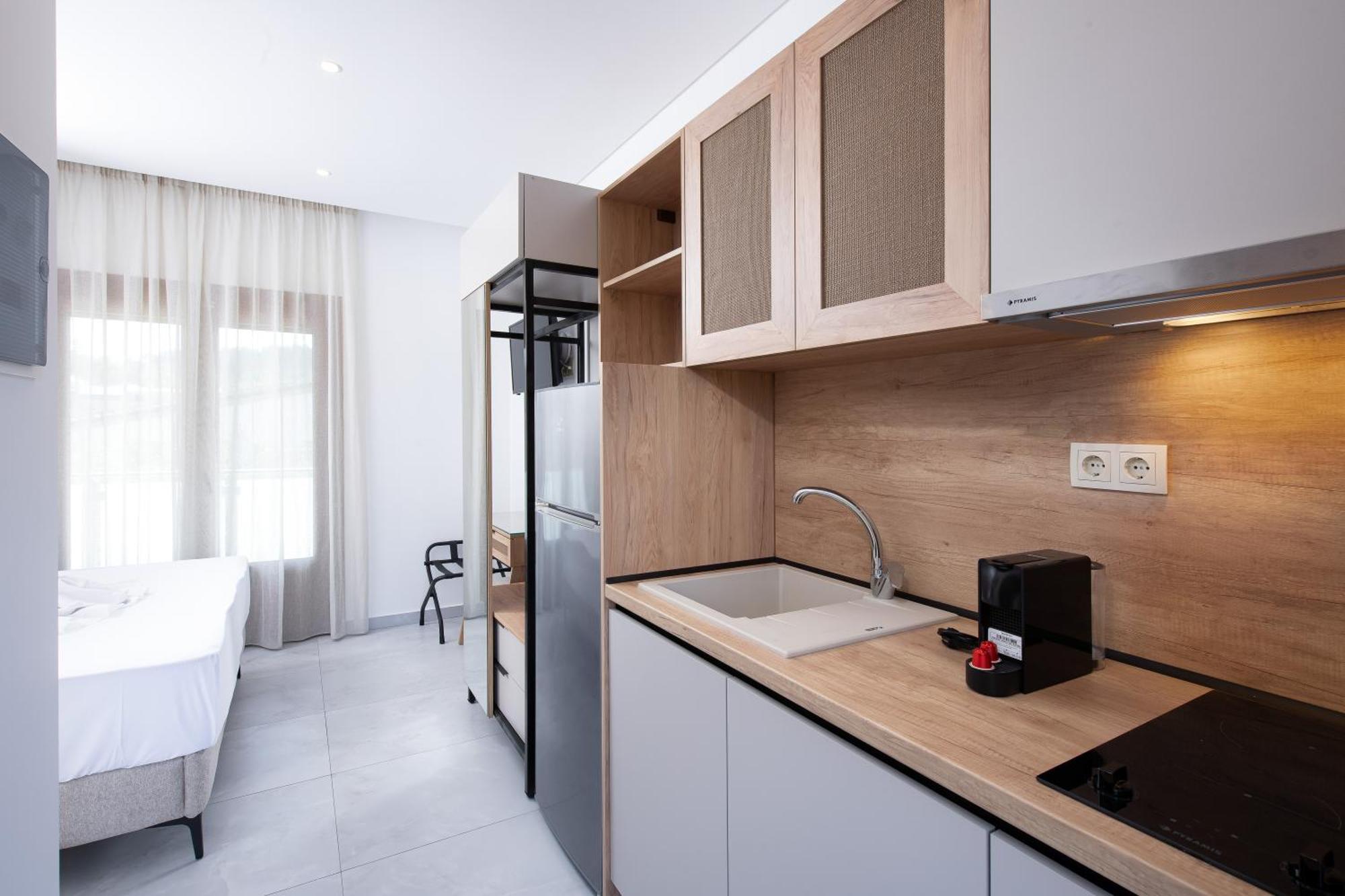 Olivento Beach Front Suites بوتوس المظهر الخارجي الصورة