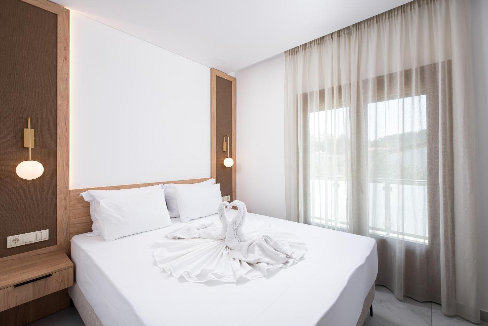 Olivento Beach Front Suites بوتوس المظهر الخارجي الصورة