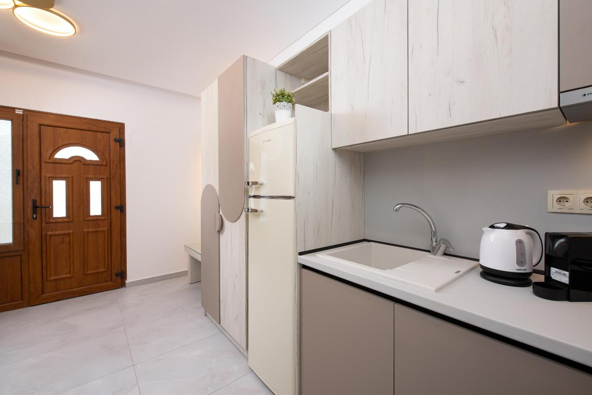 Olivento Beach Front Suites بوتوس المظهر الخارجي الصورة